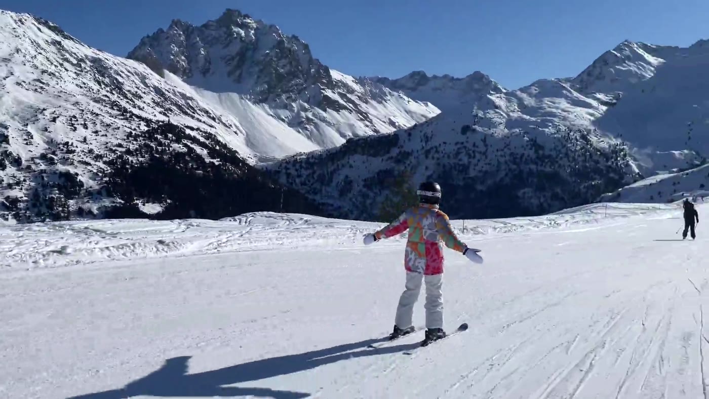 A Snowtailors instructor with a four-year-old on the Pralong magic carpet, Courchevel